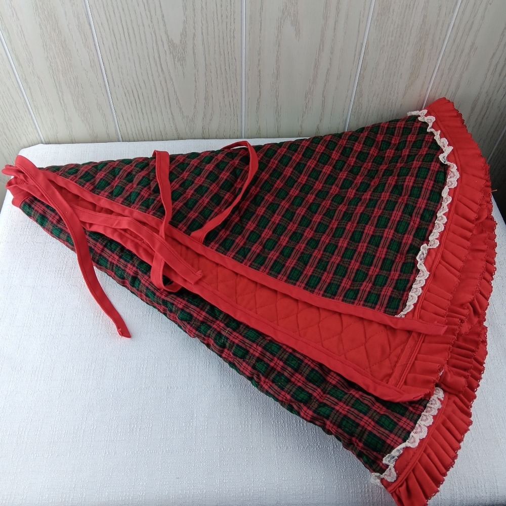 Vintage reversible tree skirt red/green plaid and red. Quilt like material tie